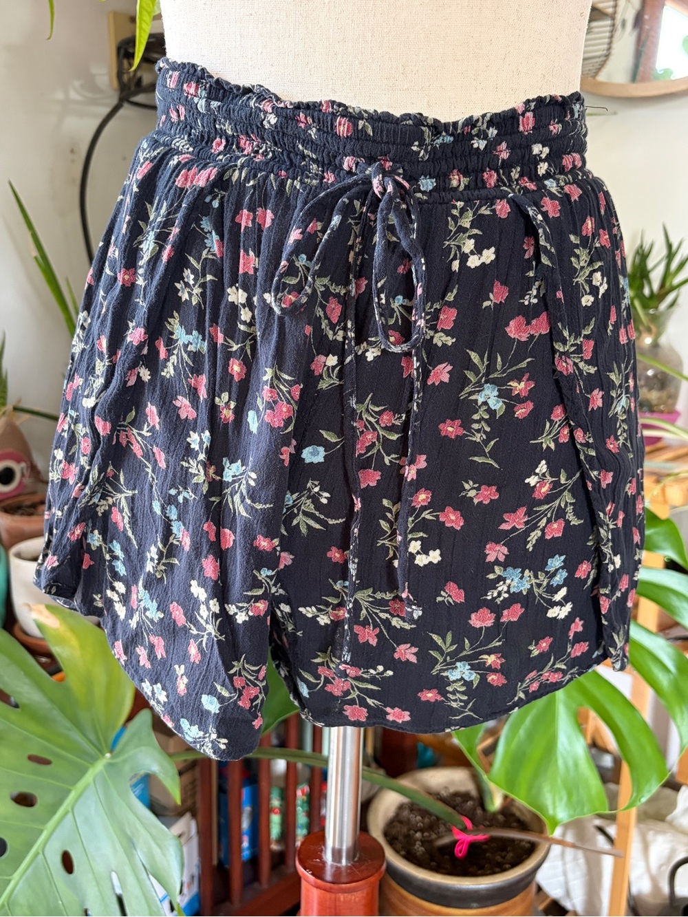 American Eagle Floral Butterfly Shorts Medium Cottagecore Soft Girl Flowy